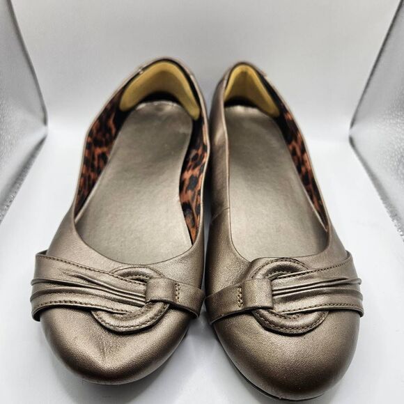 Clarks Bendables Bronze Slip On Suede Shoes Sz 8 - Picture 1 of 3